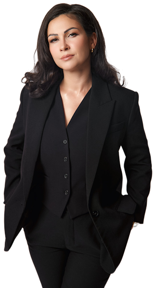 Adwokat Magdalena Hryniewiecka z poważnym wyrazem twarzy